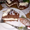 Świąteczny piernikowy tort z cytrynowym kremem i wisienkami