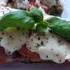 KURCZAK Z PESTO, POMIDORAMI I MOZZARELLĄ