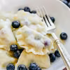 Pierogi z jagodami! + Przepis na idealne ciasto pierogowe.