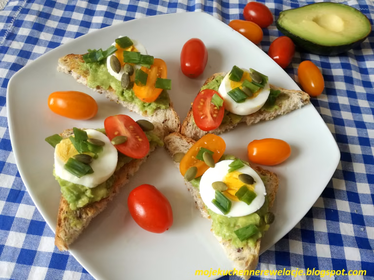 Tosty z guacamole i jajkiem
