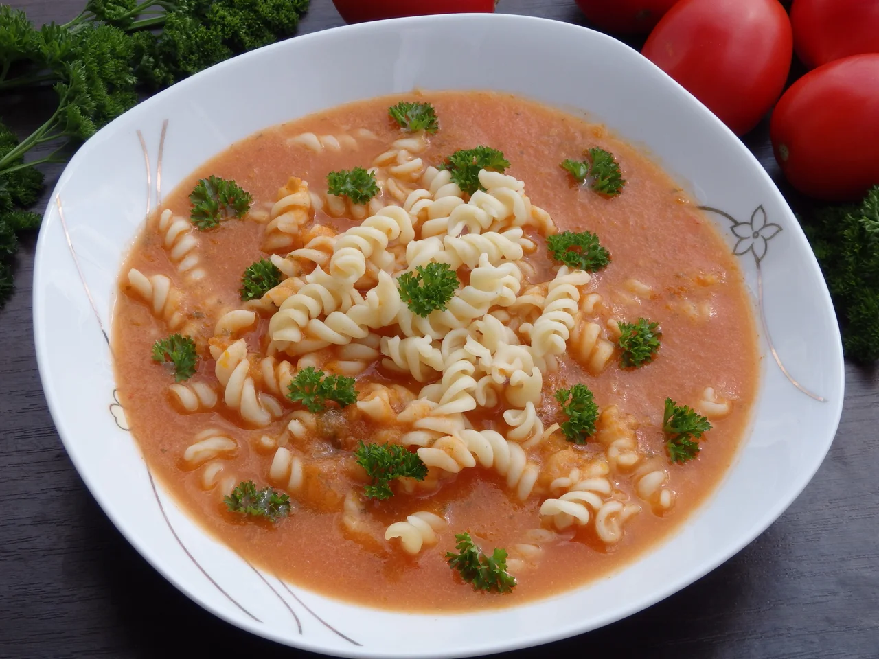 Gęsta zupa pomidorowa ze świeżych pomidorów