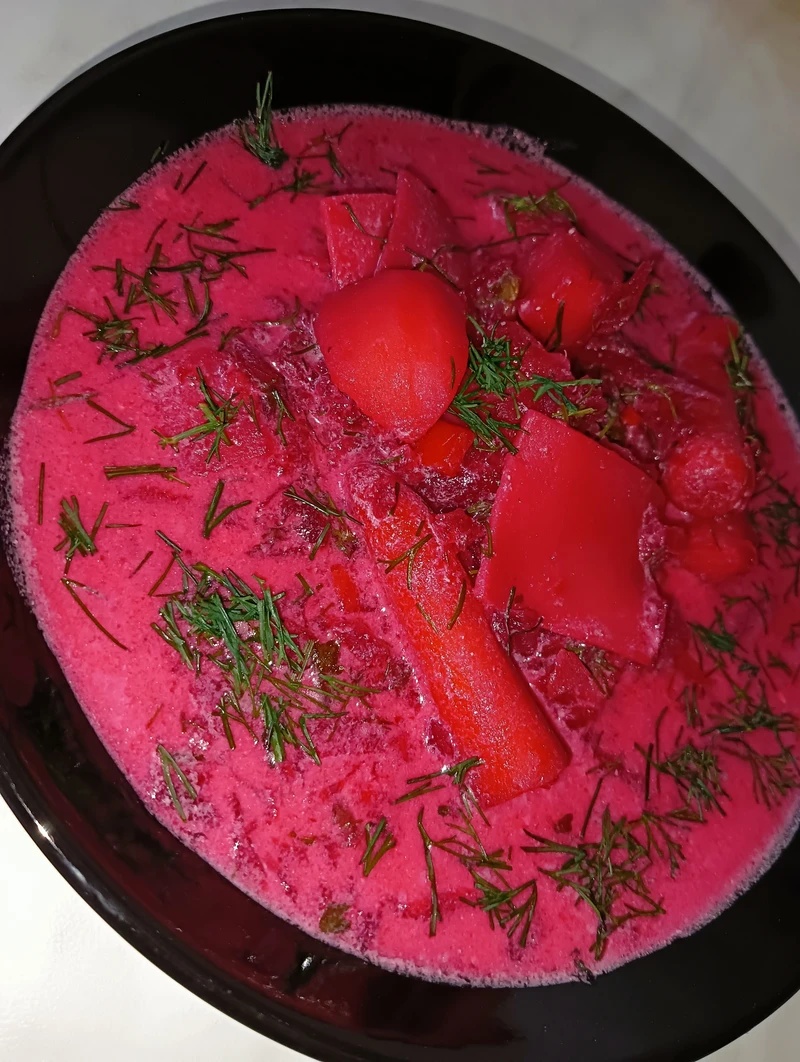 Zupa buraczkowa z ziemniakami i makaronem łazanki