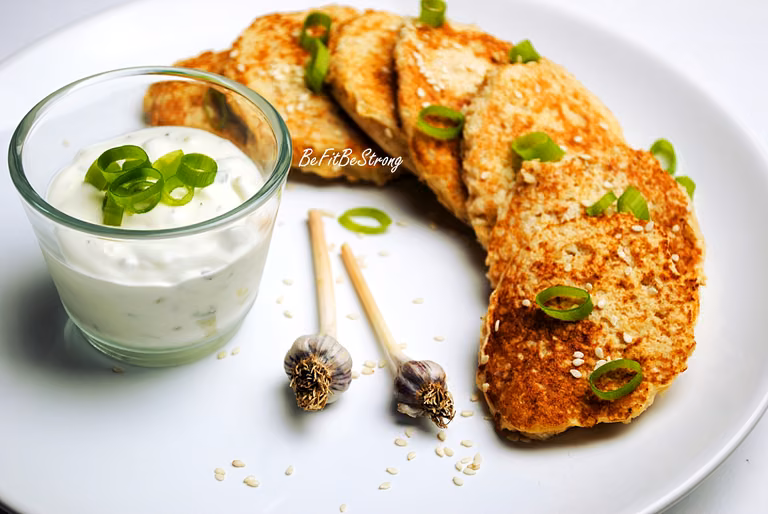 Placki z kalafiora z sosem tzatziki