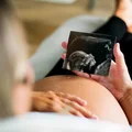 Czy istnieje najlepszy wiek na urodzenie dziecka? Naukowcy podali konkretną liczbę.
