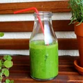 Smoothies z jarmużu, banana i jabłka