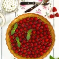 Tarta z malinami, budyniem waniliowym i galaretką cytrynową