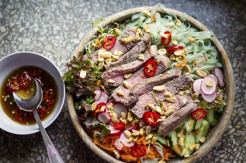 Tajska sałatka ze stekiem