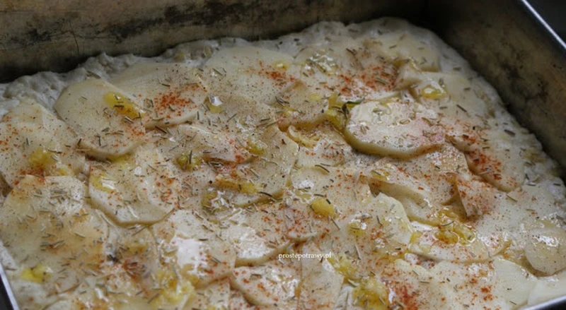 Pizza z ziemniakami i rozmarynem