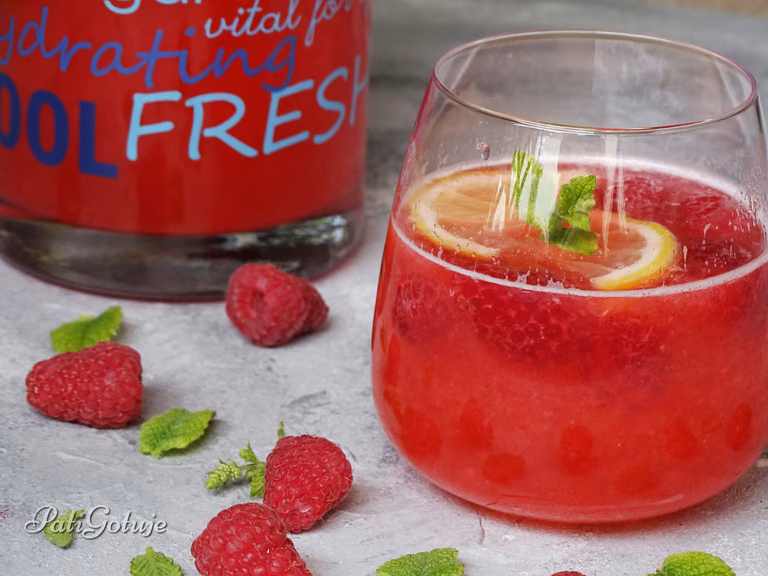 Lemoniada malinowa - świetnie gasi pragnienie