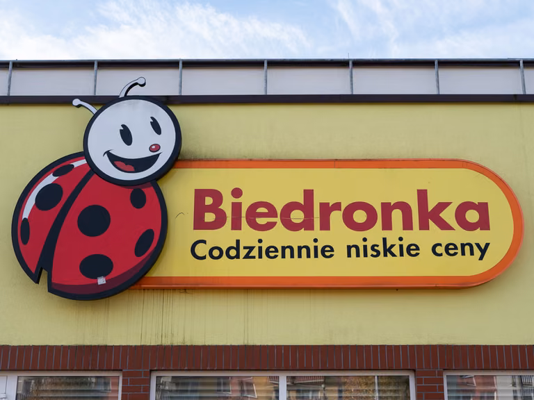 Tajemnicze komunikaty w Biedronce! Zobaczysz je przy każdej kasie!