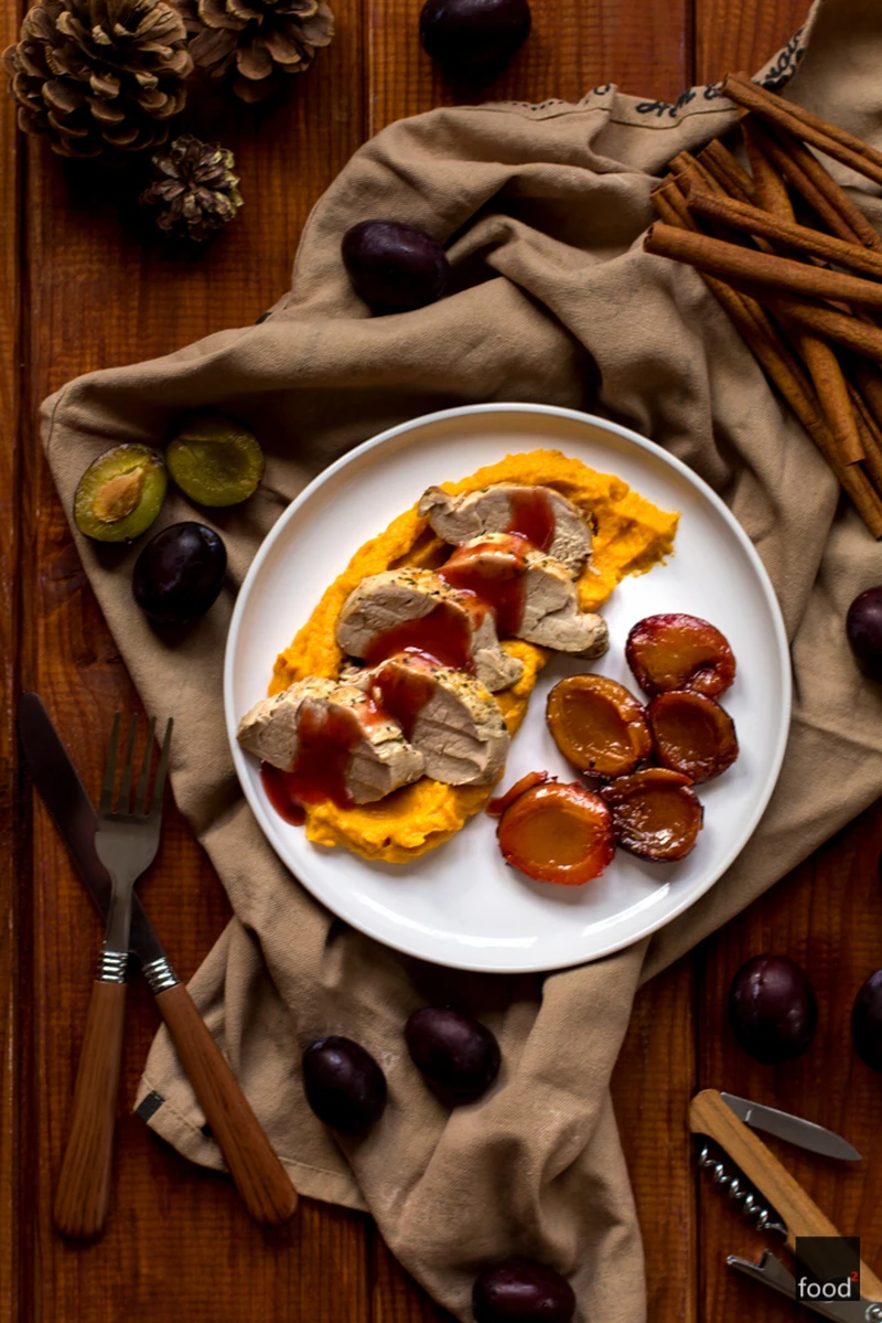 Polędwiczki w sosie śliwkowym na purée z batatów