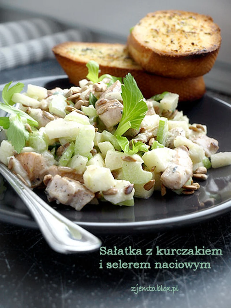 Sałatka z kurczakiem i selerem