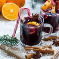 Glögg - skandynawski grzaniec z migdałami i pomarańczą
