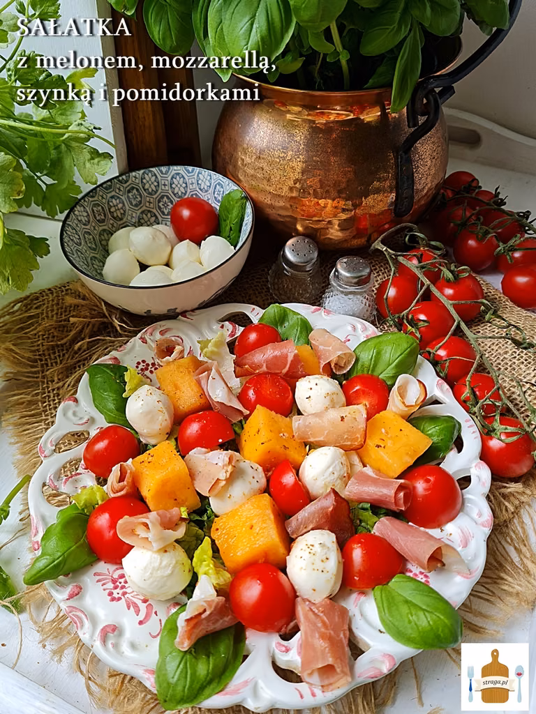 Sałatka z melonem szynką i serem mozzarella - Damsko-męskie spojrzenie na kuchnię