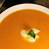 Zupa z pieczonej dyni piżmowej i pieczonych batatów.