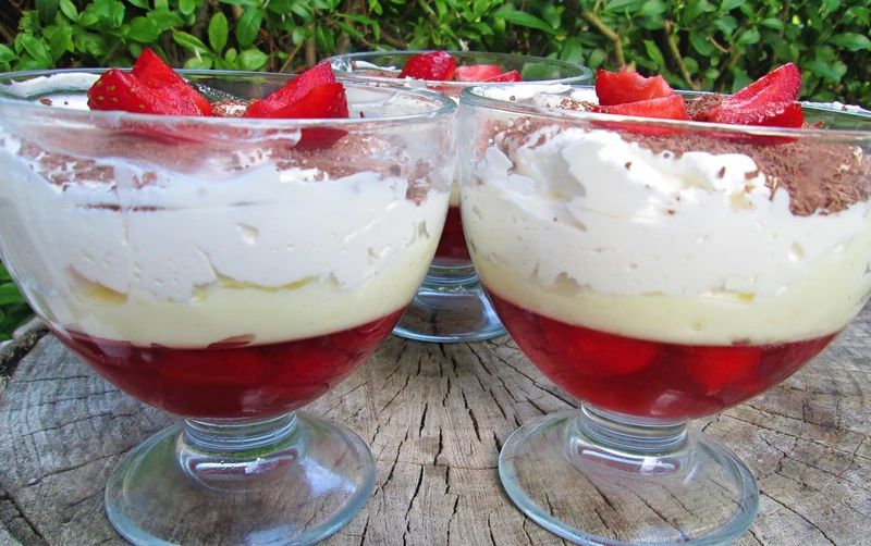 Rewelacyjny deser z truskawkami-3 warstwy (trifle)+FILM