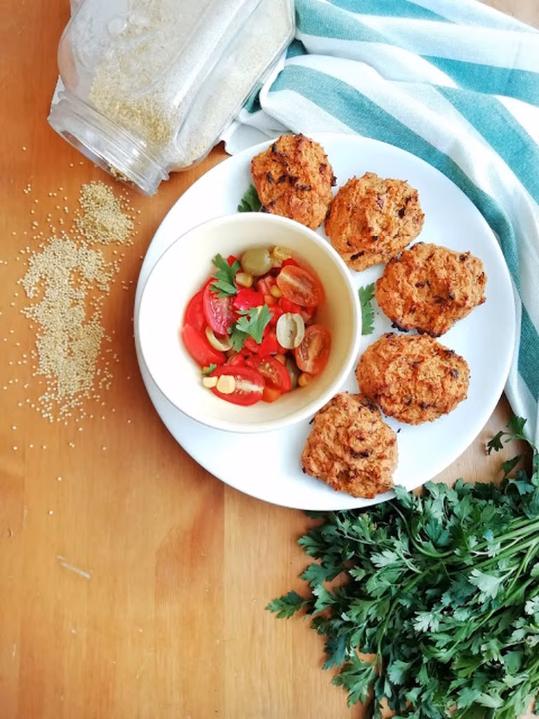 Warzywne mini burgery z batata, fasoli i kaszy jaglanej