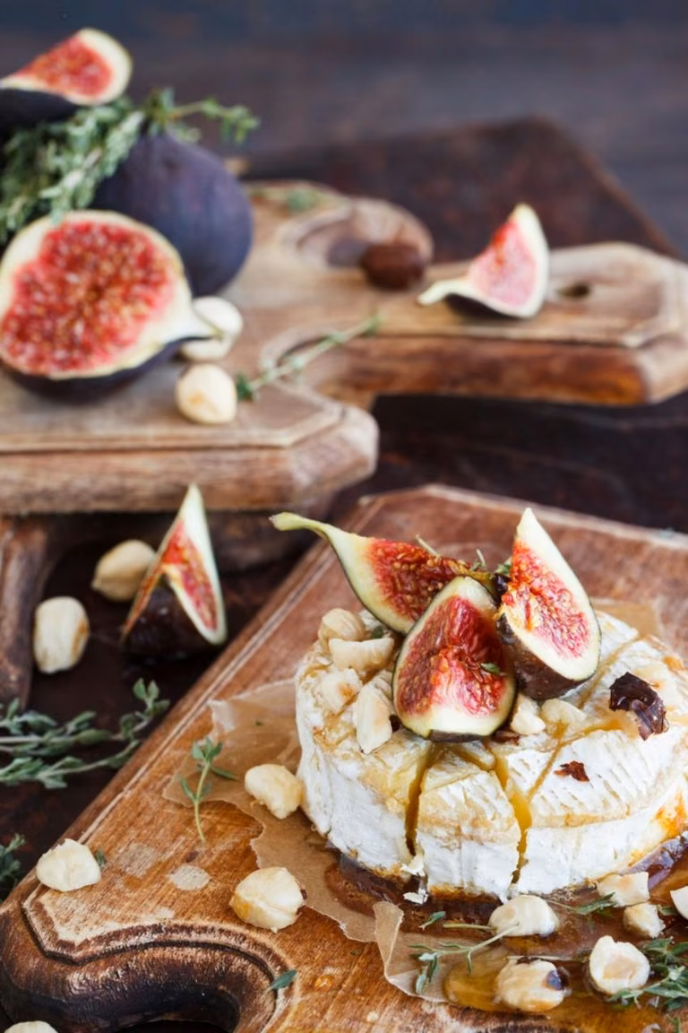 Pieczony camembert z figami
