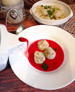 Mini chinkali z kapustą i grzybami do barszczu wigilijnego
