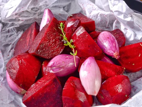 Nie gotuj buraków! Zrób je w piekarniku, a będą miały głęboki, naturalny smak