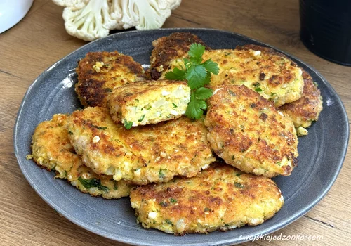 Kotlety jajeczne z kalafiorem i fetą