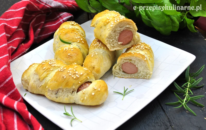 PARÓWKI W CIEŚCIE DROŻDŻOWYM