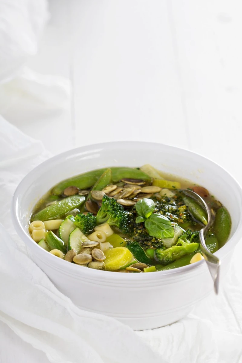 MINESTRONE Z ZIELONYMI WARZYWAMI