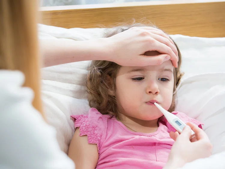 Zdjęcie Ibuprofen czy paracetamol? Co wybrać gdy dziecko gorączkuje? #1