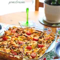 prosta i szybka zapiekanka makaronowa z serowym sosem, szynką i pomidorkami koktajlowymi