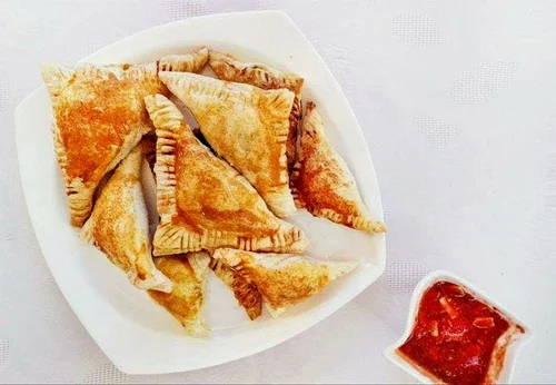 Sakiewki z ciasta francuskiego ze szpinakiem i serem feta