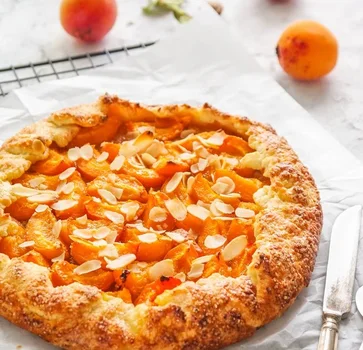 Rustykalna tarta z morelami