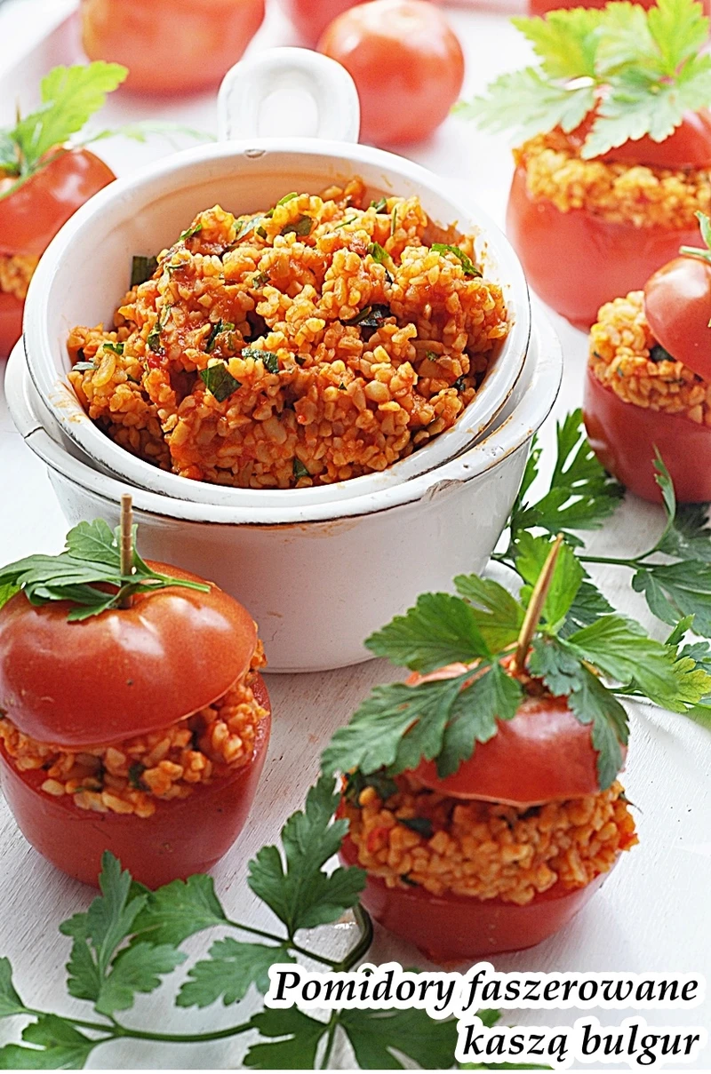 Pomidory faszerowane kaszą bulgur