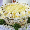 Sałatkowy tort z tuńczykiem