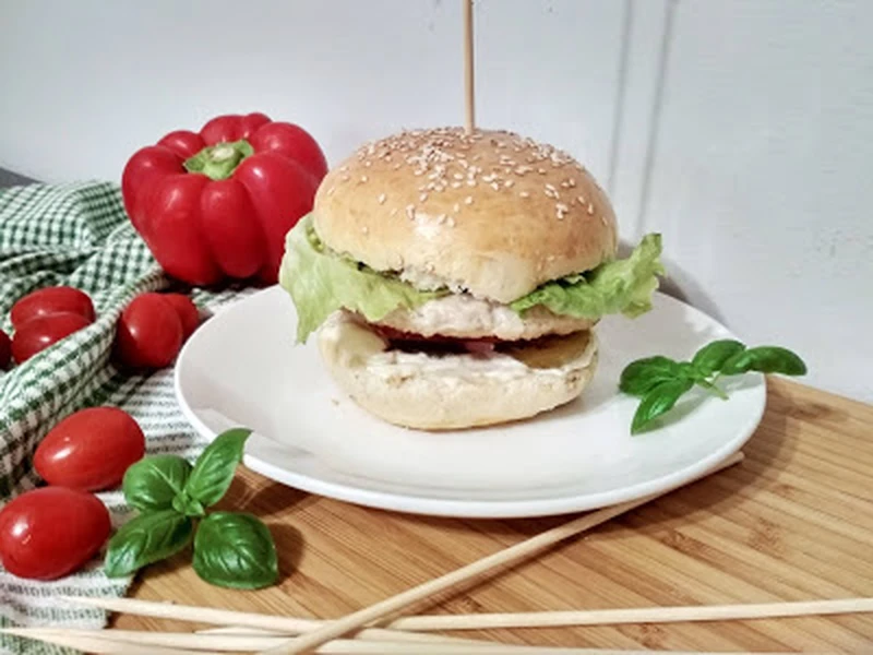 Domowe burgery drobiowe
