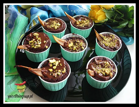 Babeczki brownie z gruszkami
