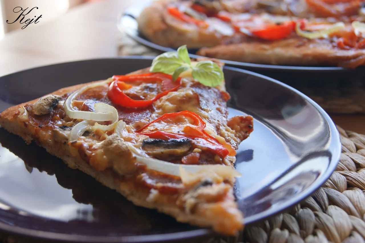 Idealne ciasto na pizze - Serwujemy pizze z waszymi ulubionymi dodatkami