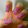 Piękny kropeczkowy manicure