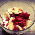 Owocowo-serkowy mix śniadaniowy