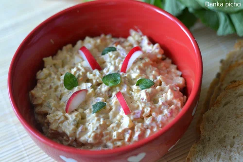 Pasta jajeczna z suszonymi pomidorami