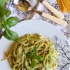 Spaghetti z łososiem w sosie z cukinii