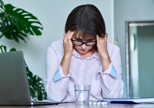 „Od miesięcy nie poznaję samej siebie. Wszyscy mówią: to nerwy. A jeśli to nie tylko stres?” - pisze Ewa [LIST]