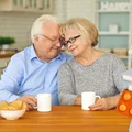 Jakie witaminy warto kupić dla Babci i Dziadka? Przewodnik po niezbędnych składnikach dla seniorów