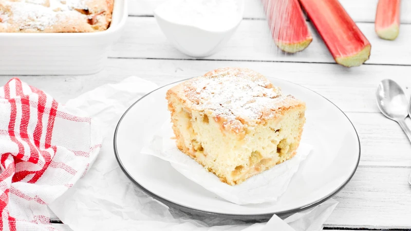 Biszkoptowe ciasto z rabarbarem