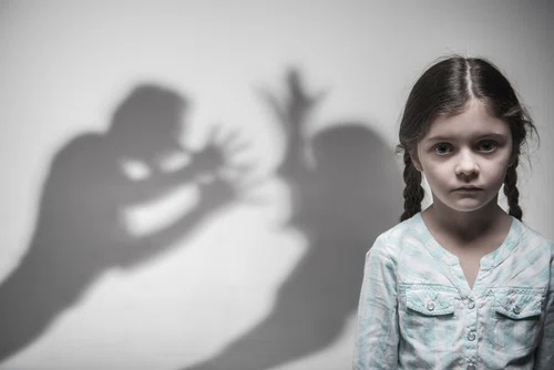 Epidemia spowoduje wzrost przemocy domowej? Norwegia alarmuje