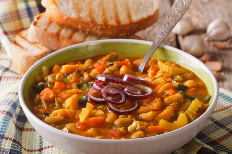 Ribollita - gęsta zupa fasolowa