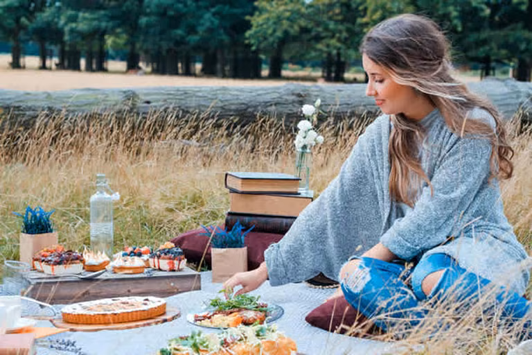 Jesienny piknik – jak zorganizować posiłek na świeżym powietrzu?