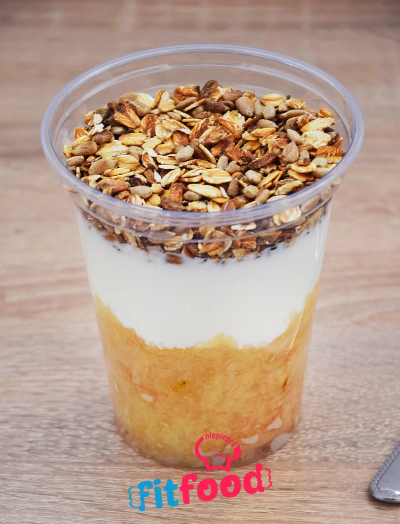 Jogurt naturalny z gruszką i prażonymi płatkami owsianymi