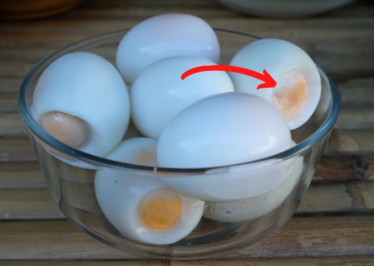 Jajko po ugotowaniu wygląda w ten sposób? To ważna informacja, nie lekceważ tego.