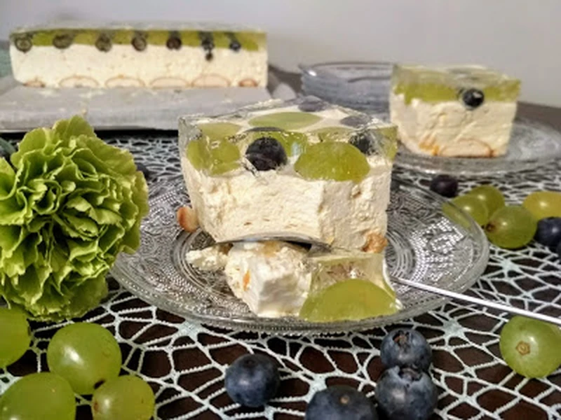 Pomarańczowy sernik na zimno z owocami i galaretką