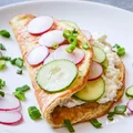 Omlet ziołowy z ogórkiem i rzodkiewką BEZ MĄKI